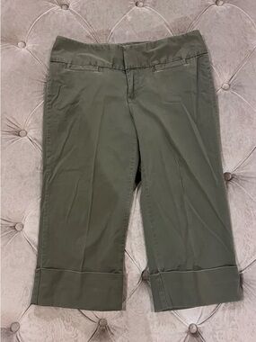 Express Olive Capri Pants Women’s Size 8